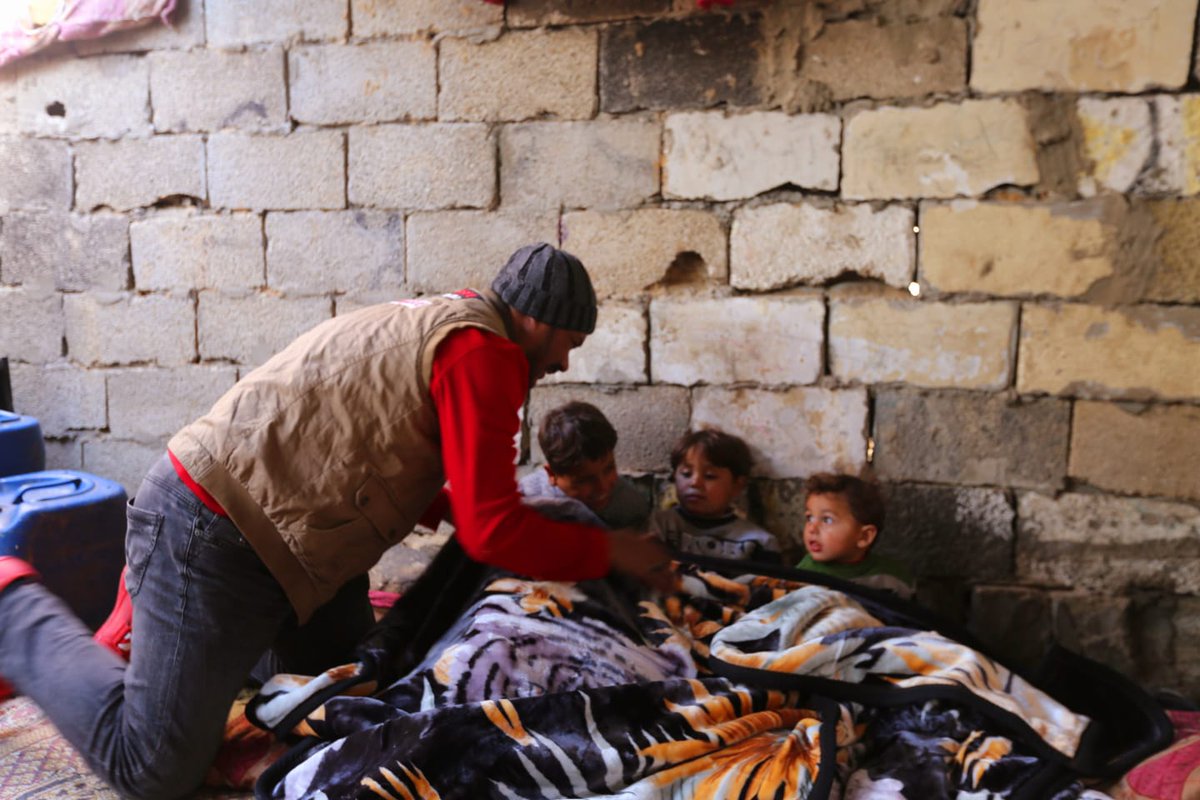 Abdillahonim's tweet photo. Diterpa udara dingin ekstrim, krisis pangan, ternyata dalam gubuk beralas pasir, tak layak huni, ada anak di pengungsian Gaza Selatan tidur tak ada selimut hangat

https://t.co/mFkq8gWQgq

0811 99 444 96 NPC
https://t.co/vL4i3QCsVf
donasi https://t.co/Kc4Q2GSnvl

Dukung @npc_id https://t.co/aMM35IQQIg