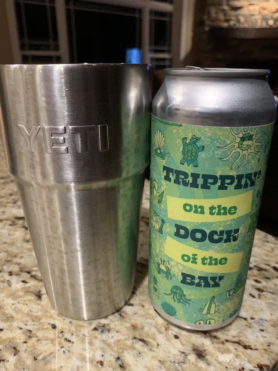 The #BookofBobaFett Finale and an absolute Citra hopped banger from <a href="/EagleParkBeer/">Eagle Park Brewing</a>.  Not a bad way to spend a #WIBeerWednesday . Cheers, all and May The Force Be With You.  Always.
