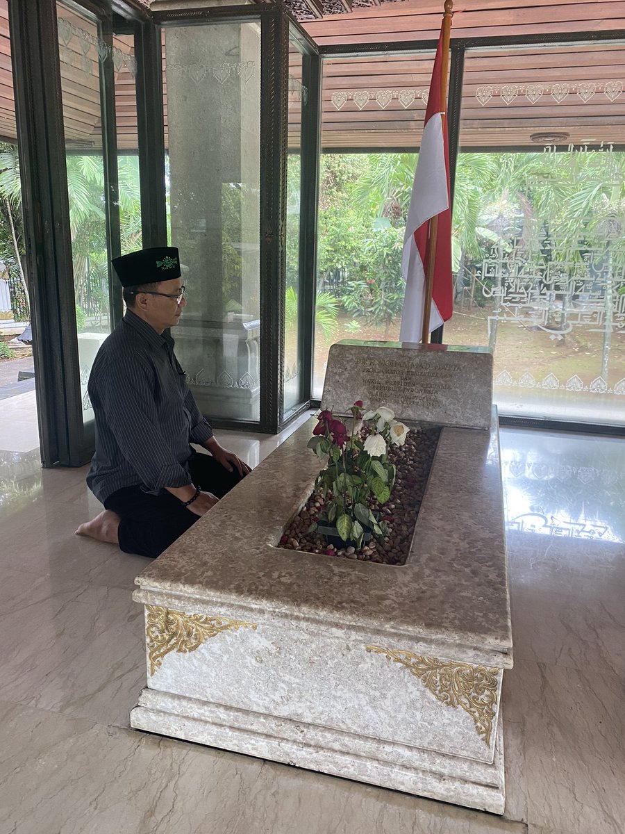 Ziarah ke Makam Proklamator Bung Hatta