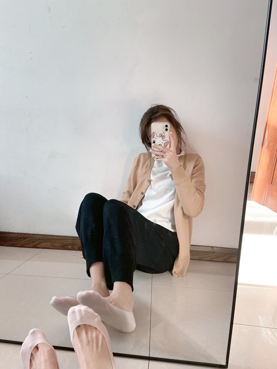 pedsocks3's tweet photo. 我回来了！！！

https://t.co/fym9spaHjo 
#船袜 #龟头责 #红绿灯 #扫楼打胶 #足交 https://t.co/RwLQnYnz2z