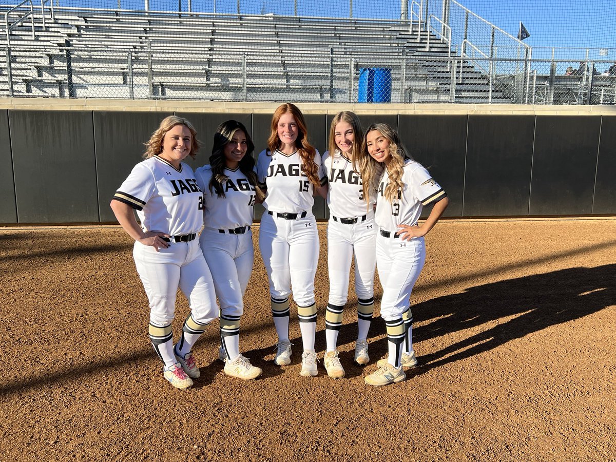 JohnsonJagsSB's tweet photo. Picture day! 📸 https://t.co/s5NlWVLJ4R
