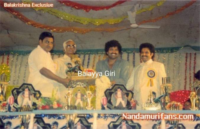 YANAMANDALAGIR1's tweet photo. 🌼33వసంతాల 💥నటసింహా యువరత్న నందమూరి బాలకృష్ణ💥
 సూపర్ హిట్ 🔥భలేదొంగ🔥 10-2-1989.
️🔸️1989సంవత్సరంలో అత్యధిక గ్రాస్ వసూళ్లు సాధించిన  చిత్రాలలో ఒకటిగా నిలిచిన చిత్రం🔸️ https://t.co/dMfAcEDZL0