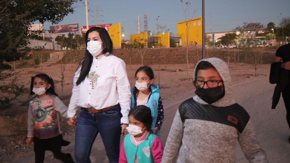 🎥👏🏽Apropiarnos de nuestros espacios públicos, es el fin para construir la ciudad que queremos, así lo demostraron las y los vecinos del Fraccionamiento Revolución, que hoy disfrutaron de la película Sing 2.