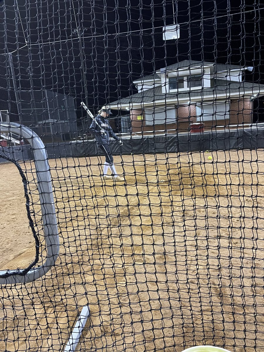 KyleParmley's tweet image. Day 15 of the preseason softball tour with @HselleHighSball!

This is definitely a team to watch in Class 6A this spring. They’ve got a team that enjoys each other and is hungry to do some big things with new coach Chris Reeves. 

#GreenScreen