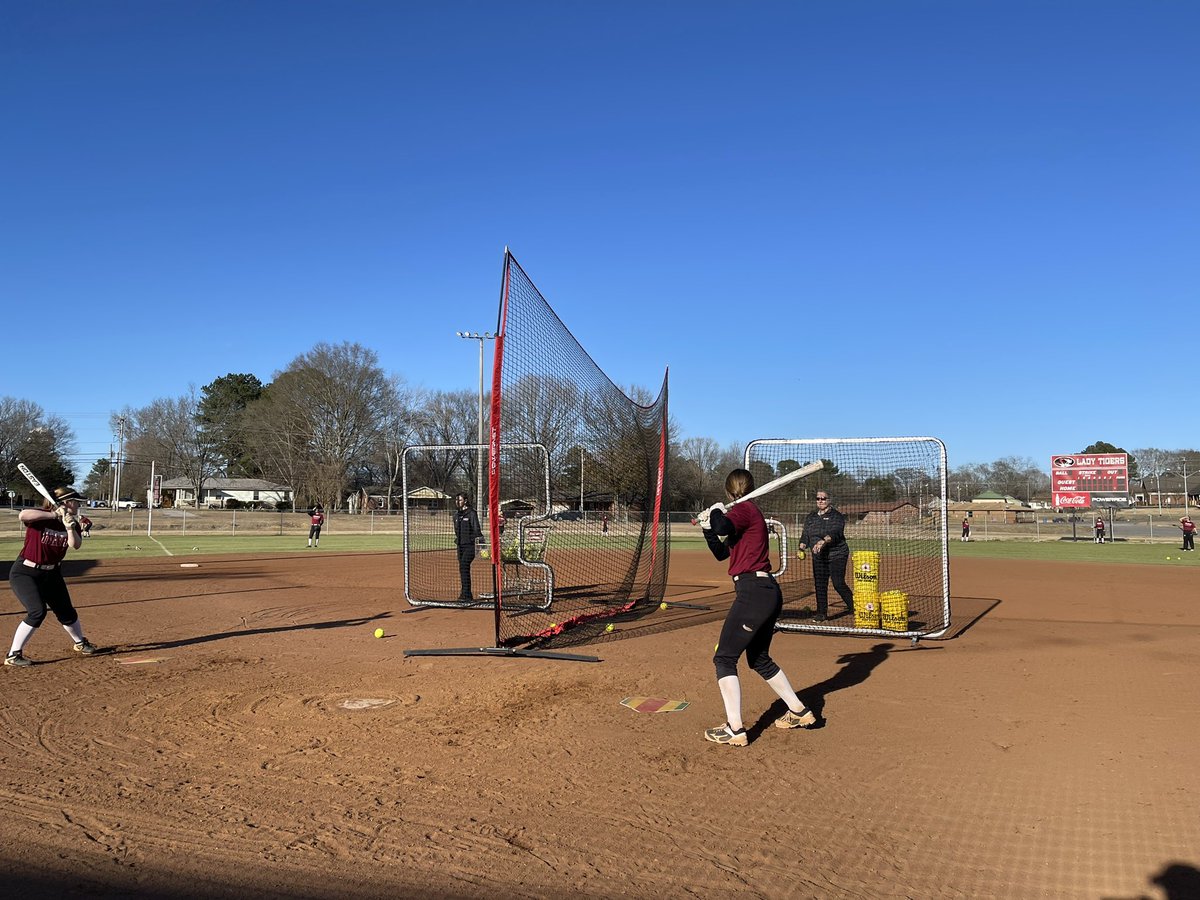 KyleParmley's tweet image. Day 15 of the preseason softball tour with @HselleHighSball!

This is definitely a team to watch in Class 6A this spring. They’ve got a team that enjoys each other and is hungry to do some big things with new coach Chris Reeves. 

#GreenScreen