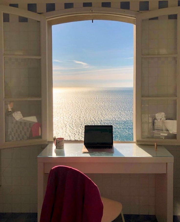 leoninethings's tweet photo. i should be here right now https://t.co/xBDB5cOwod