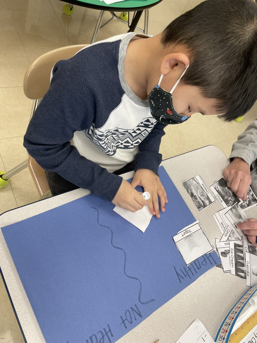 mrsdachillo's tweet photo. Today we sorted healthy vs not healthy items while learning about dental health π¦·πͺ₯ #boysofroom108 #zanenorth #boysof2022 #room108 #collsedu https://t.co/tpjFmv0oYl