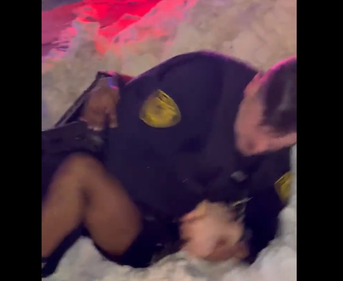 Str8Edge_Drums's tweet photo. @DonutOperator around 12 seconds...looks like someone was trying to grab a firearm...just saying https://t.co/NeWPdL6j9W