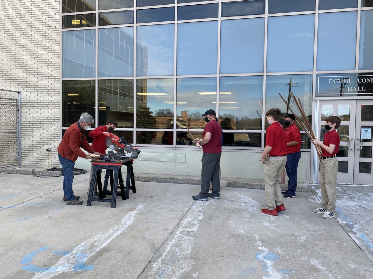 Schleimscience's tweet photo. @StAgnesRams STREAM students are taking their measuring skills and applying it to designing and building a cutting board from the beginning. Awesome team of mentors working with our students to learn the art of woodworking!#stem #catholiceducation https://t.co/JiWE82VeZt