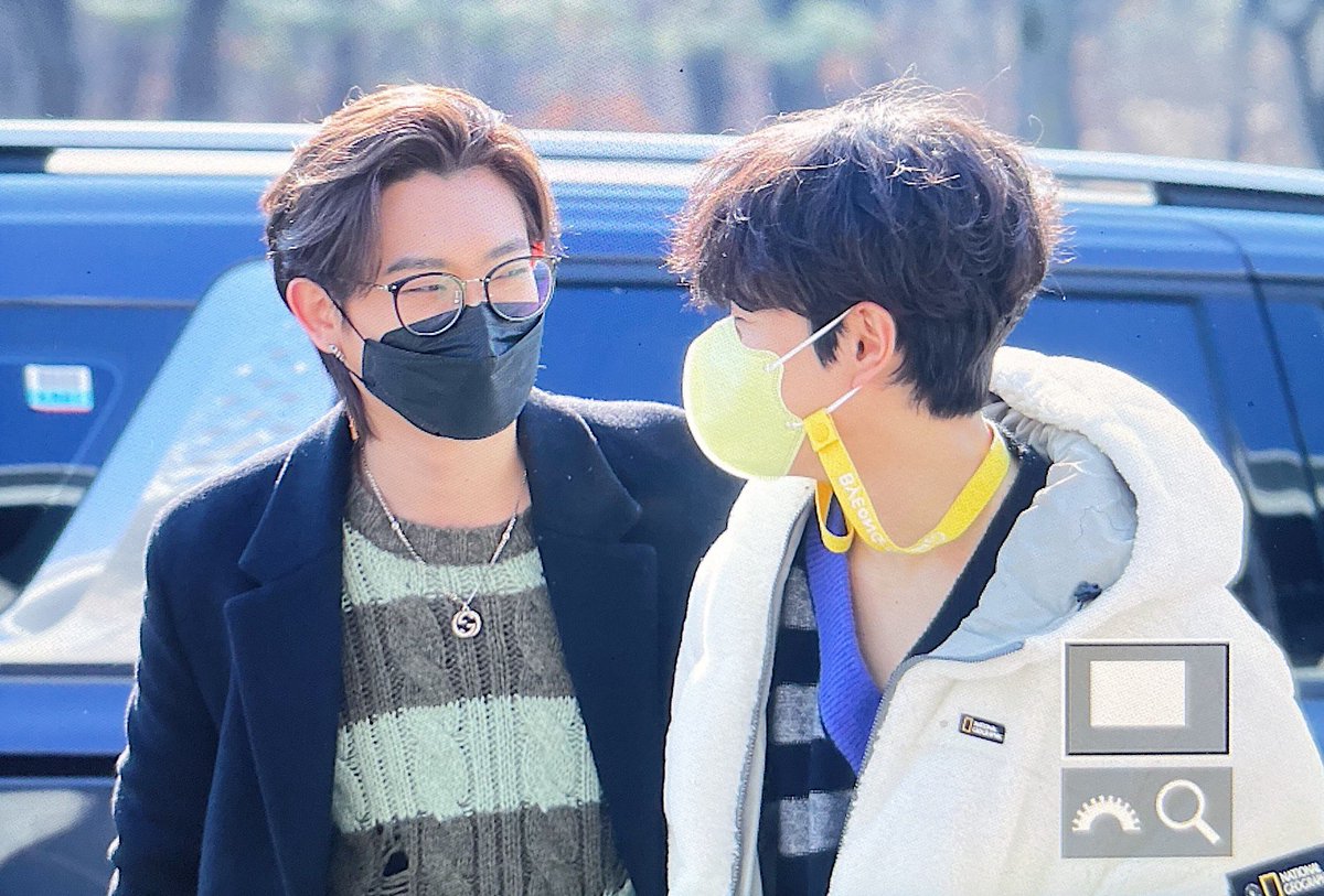 off_and_of's tweet photo. 220210 임백천의 백뮤직 출근 #이병찬 #손진욱
키링즈☺️ https://t.co/qlqoe15lWq