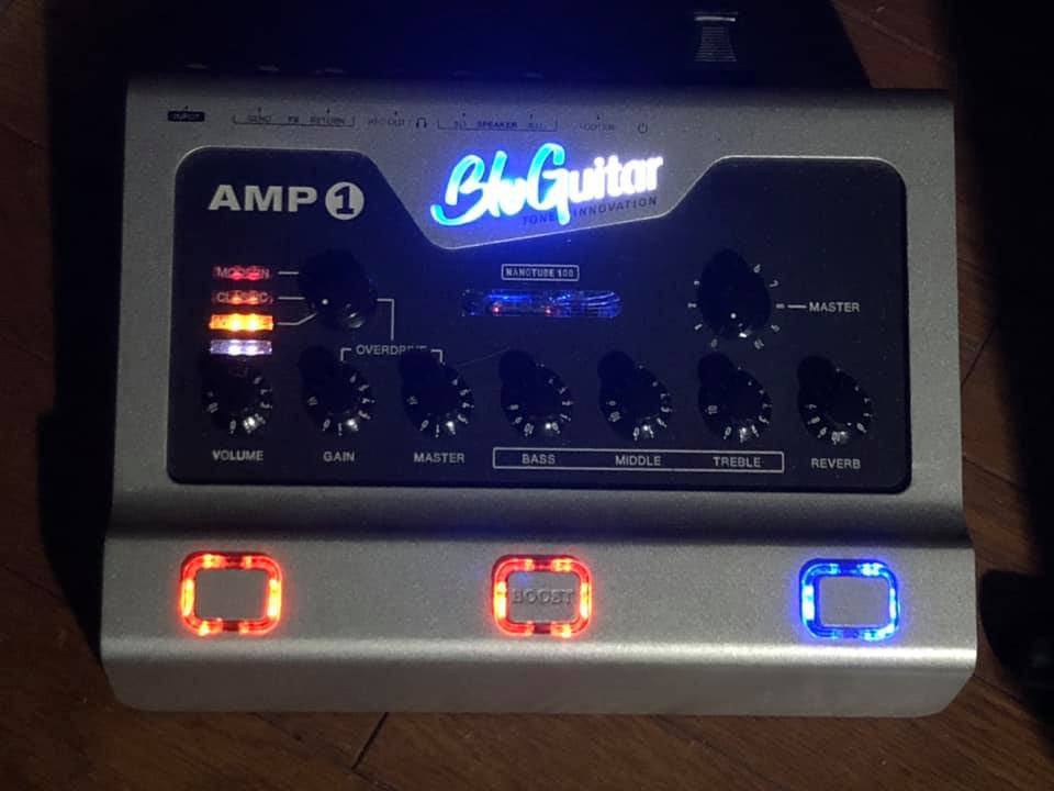 GypsyZenn's tweet photo. 今日の「木曜Bootleg」はBluguitar の AMP 1 とキャビシュミのBlubox を中心にシステムを組みました。
急遽組んだのでトラブルあるかも、、、昨日は大丈夫でしたが(苦笑)
もちろんcatalinbread の Belle Epoch も登場!!
#guitar
#bluguitar
#amp1
#Blubox
#catalinbread
#belleepoch
#木曜Bootleg https://t.co/l2EdSWtbFS