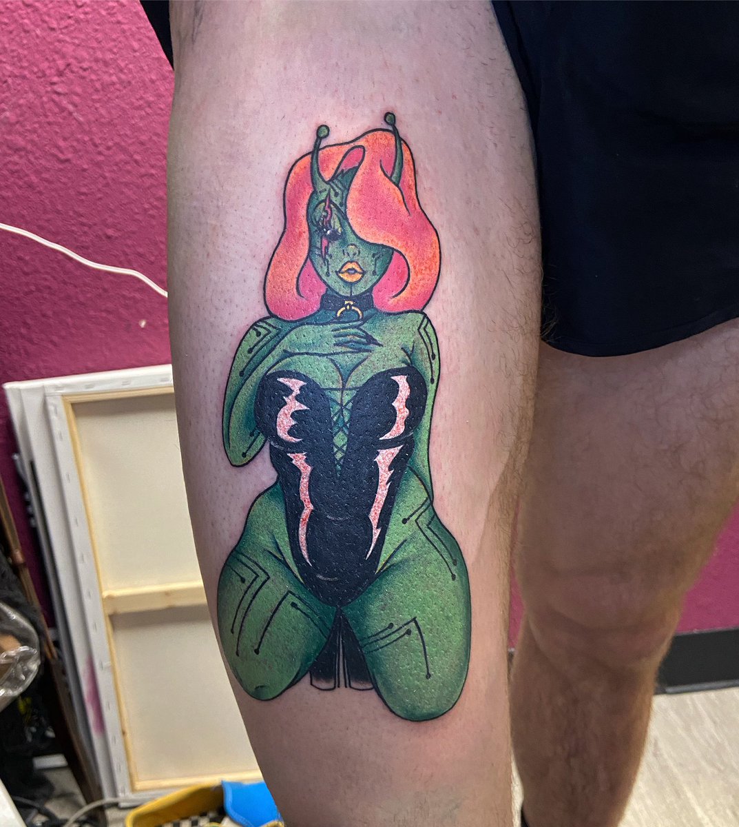 We love a thick alien pinup tattoo👽🥵 #tattoo #tattooartist #dallastattoo #pinuptattoo