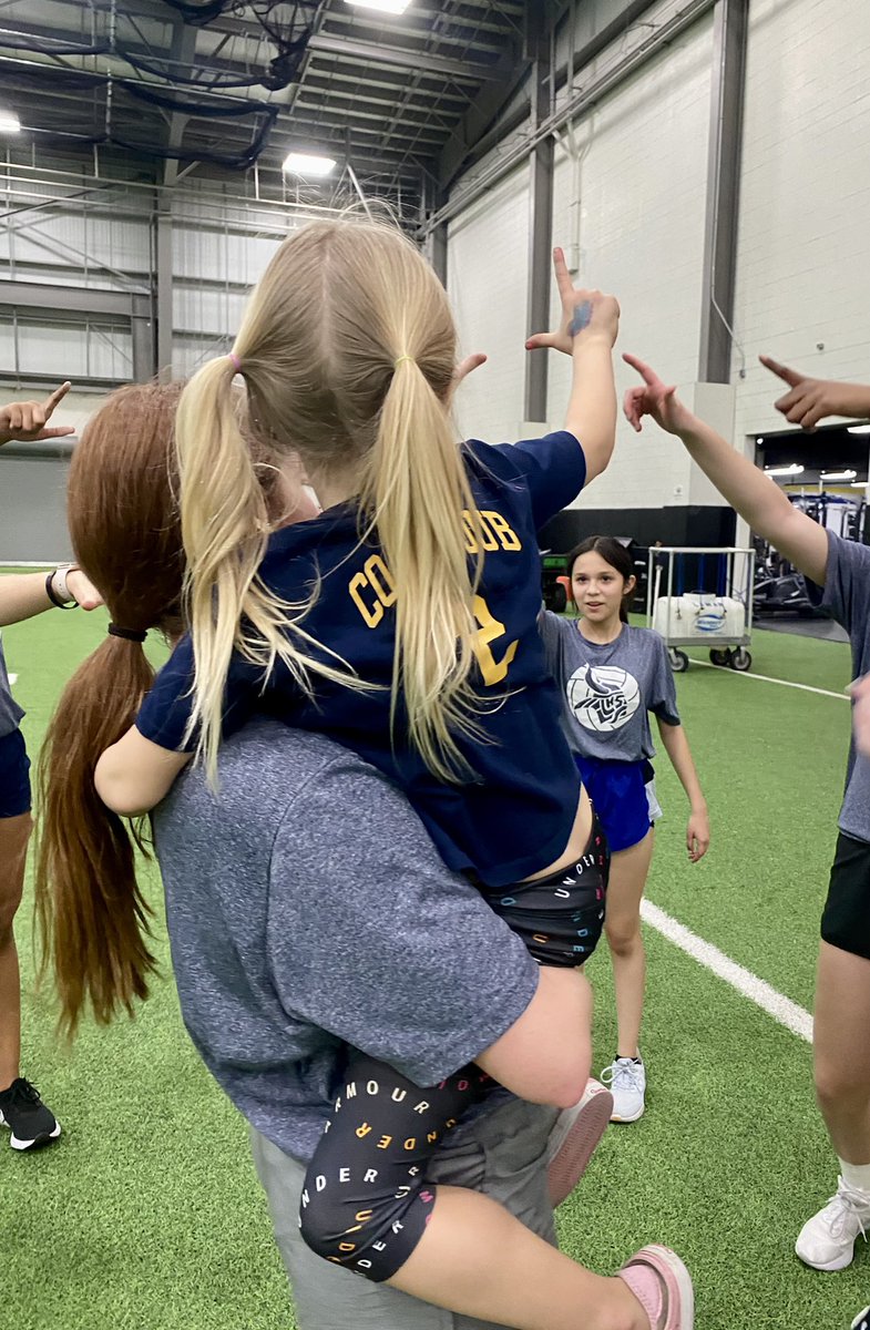 hdw5707's tweet image. We had the cutest visitor during our workout today! She’s gonna be a great volleyball player, @_Coach_DUB 💙💛#FutureViking #LHSVB #VFND