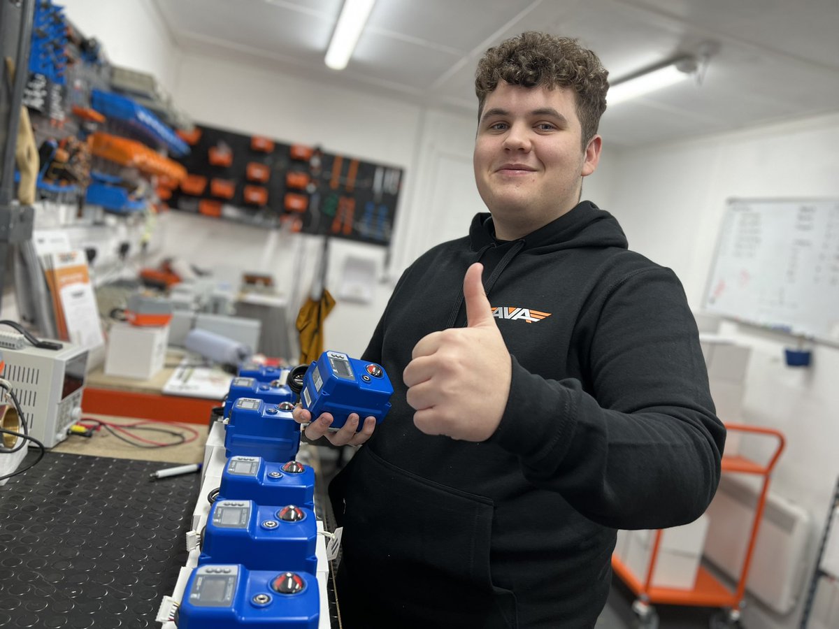 avactuators's tweet photo. Welcome to the Team Jack! The next generation of valve actuator technician has began his journey. Testing these Modulating Failsafe actuators heading to the USA 🇺🇸 https://t.co/g8QCZA3ToE
