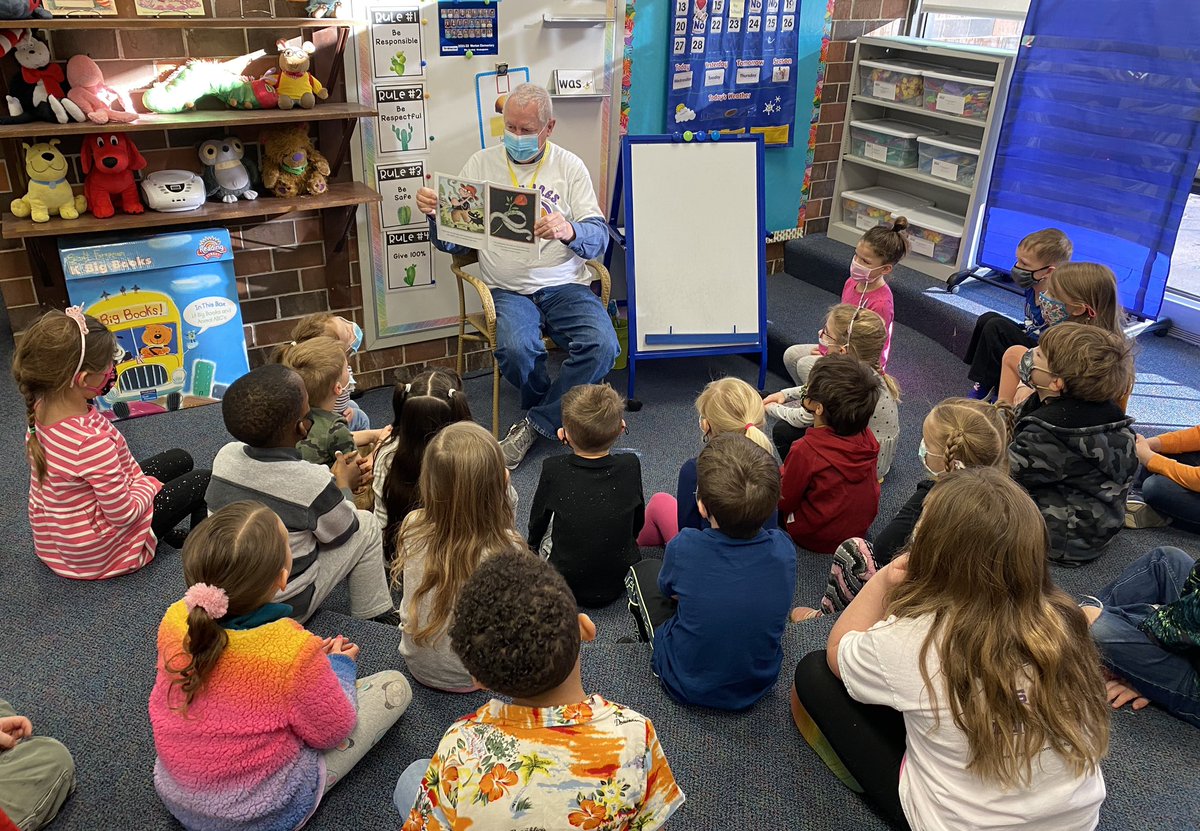 KinderKorshoj's tweet photo. LOVED listening to a Valentine’s Day story read by our WatchDOG today 🥰 @MPS_Morton @MalonePrincipal #MavericksMoveMountains https://t.co/H1YUSpKX8Q