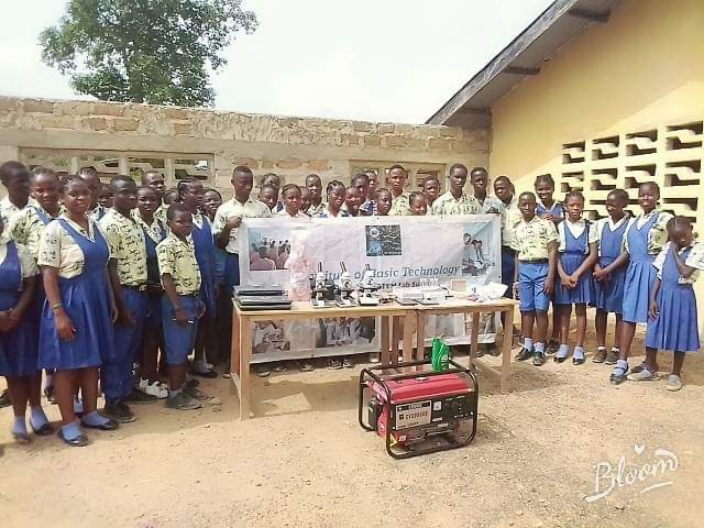 InsofBasicTech's tweet image. Today our staff traveled to rural Liberia, Gbarnga, Bong County, to hold a two day workshop with staff from the School of Wisdom. We will work with the School of Wisdom to expand our support to the local high schools outside Monrovia, Liberia! 
 #stemeducator #stemmentor #Liberia