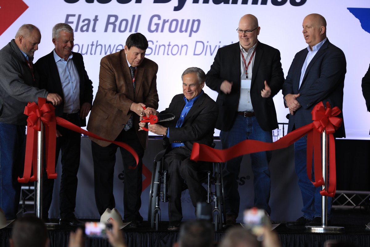 GregAbbott_TX's tweet photo. Proud to officially welcome Steel Dynamics to Texas today!

With a $1.9 billion capital investment &amp; nearly 600 new jobs this is a huge investment in the future of Sinton.

Companies continue to move here in droves to grow, flourish, &amp; contribute to our booming economy. https://t.co/TOXWJr1JIB