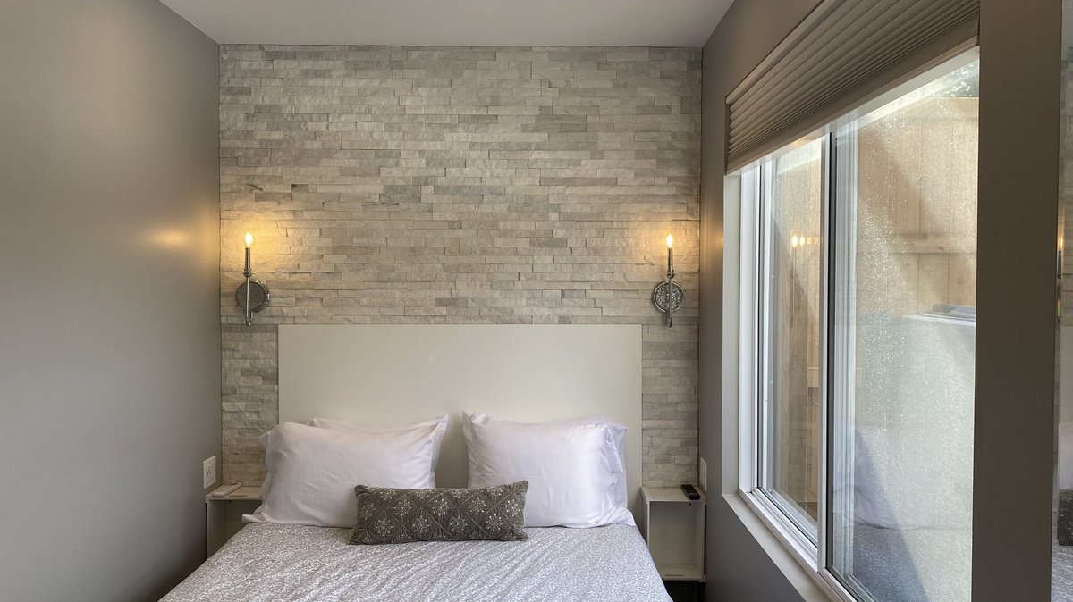 We visited Inner Joy Getaways today! These luxurious re-purposed shipping containers are perfect for your next getaway. Take a tour tomorrow morning on the <a href="/weathernetwork/">The Weather Network</a>! <a href="/JordynRead/">Jordyn Read TWN</a> <a href="/OntarioTravel/">Destination Ontario</a> #elorafergus