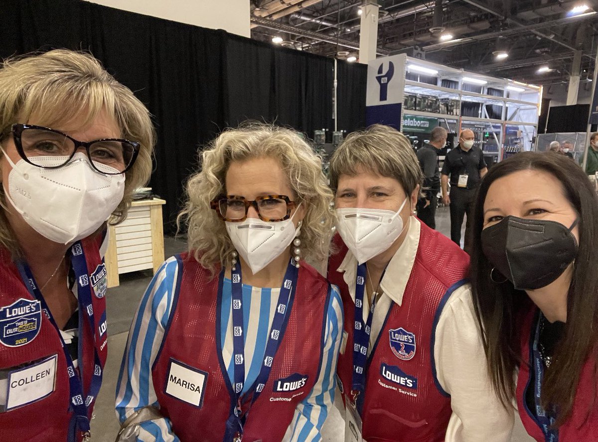 ExecutiveMoms's tweet photo. Proud and energized to mark my two years at @lowes back with all of our store managers at #LowesSMM Can’t wait to #BuildWhatsNext together! https://t.co/p5DTCPK5bx