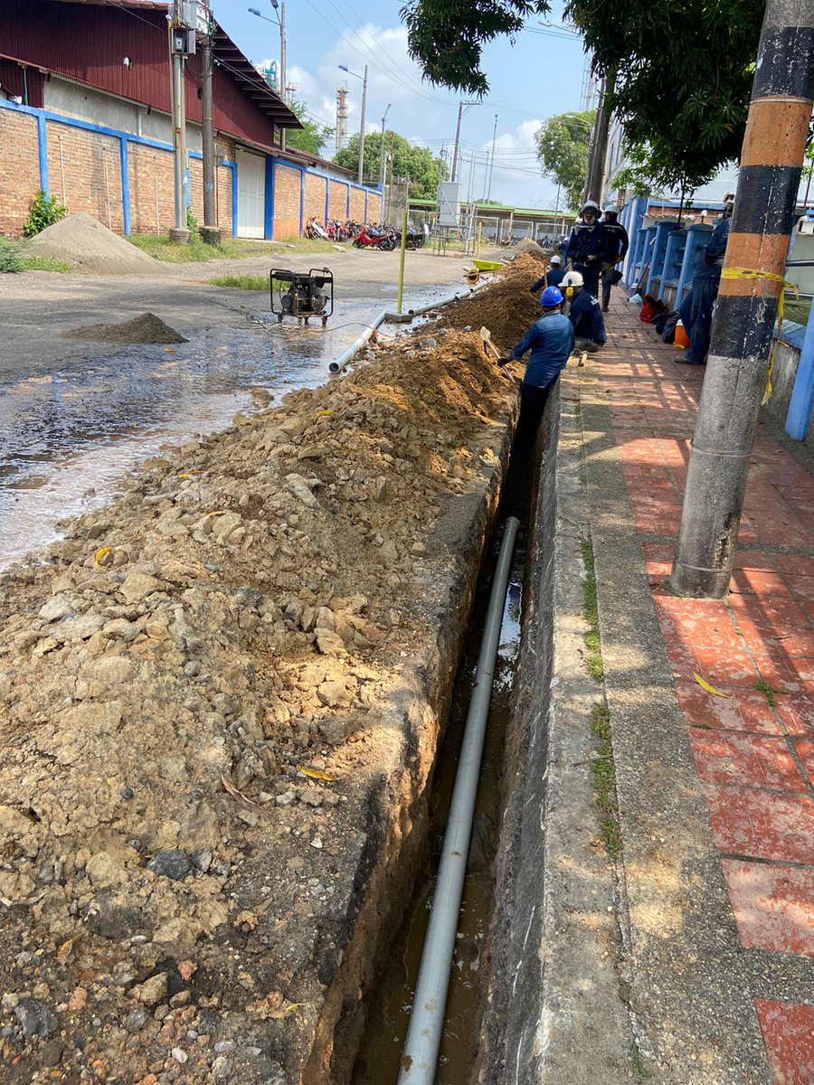 AguasdeBarranc1's tweet photo. 💦Así vamos con la rehabilitación de los 1.102 metros lineales de redes de acueducto en PVC en lo que será nuestro #DistritoMalecón.

👨‍👩‍👦Más de 72 mil habitantes  se beneficiarán con el desarrollo de estas obras que generan bienestar y calidad de vida. https://t.co/5tP7tj6XyY