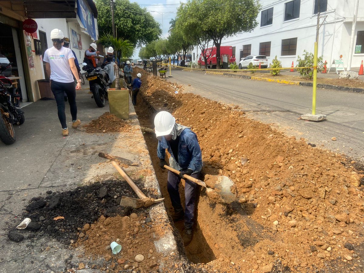 AguasdeBarranc1's tweet photo. 💦Así vamos con la rehabilitación de los 1.102 metros lineales de redes de acueducto en PVC en lo que será nuestro #DistritoMalecón.

👨‍👩‍👦Más de 72 mil habitantes  se beneficiarán con el desarrollo de estas obras que generan bienestar y calidad de vida. https://t.co/5tP7tj6XyY
