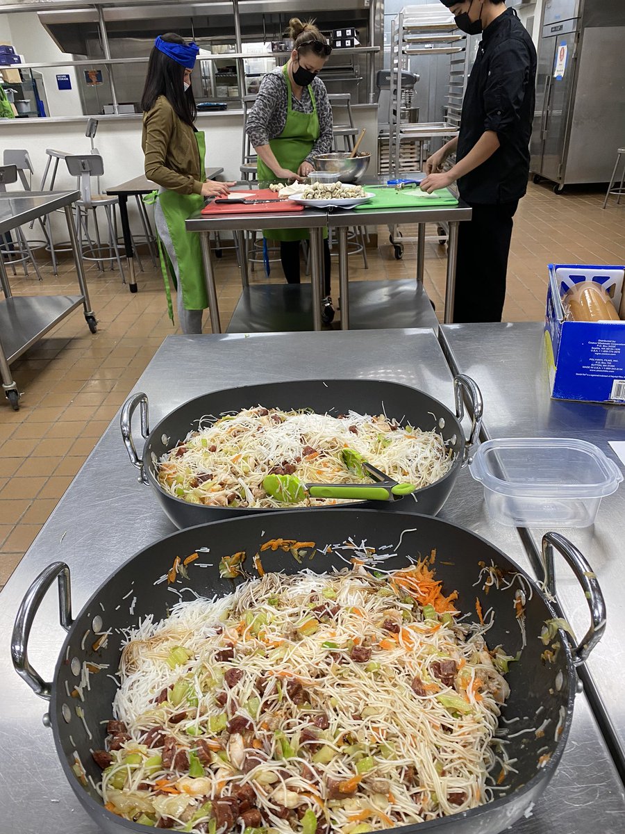 Angela DeaMude tweet media