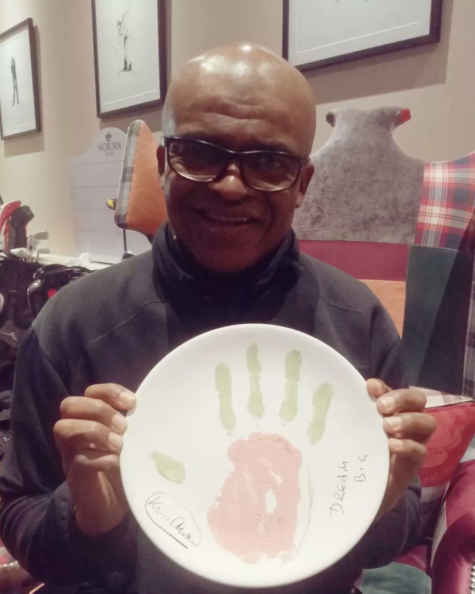 crafty_cup's tweet photo. Another amazing ☑️, super athlete #krissakabussi &amp; all his vibrancy today when he lent a 🖐🏿 for #100handsagainstcancer
Thank you #woburngolfclub for hosting our visit⛳
#athlete #hurdler #medalwinner #relayrunner #commonwealthgames #tellafriend #tellafriendtotellafriend #RT ♥️ https://t.co/F5YlwN5Y6T