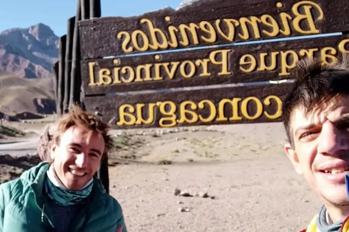 municipioareco's tweet photo. 📸También, con muchísimo orgullo, recibimos a Jeremías Hurtado quien, junto a Santiago Marinkovich, logró hacer cumbre en El Aconcagua. Dejando Areco en lo más alto de América. ⛰
👏 Felicitamos a los chicos por su gran logro y les deseamos más y nuevos desafíos. https://t.co/TF09kZ1ul8