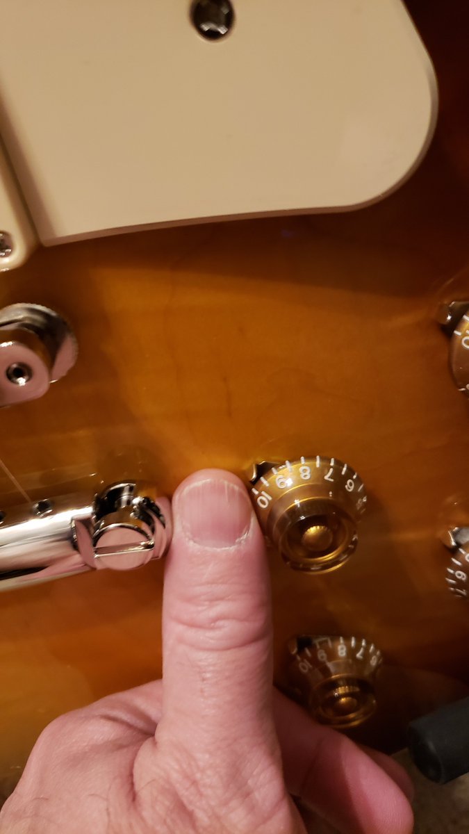 rwyjunior's tweet photo. Physical Differences number 6
#LesPaulStandard 
50s VS 58 reissue 
The #ThumbTest (modern or reissue) https://t.co/cP7ODb1PzN