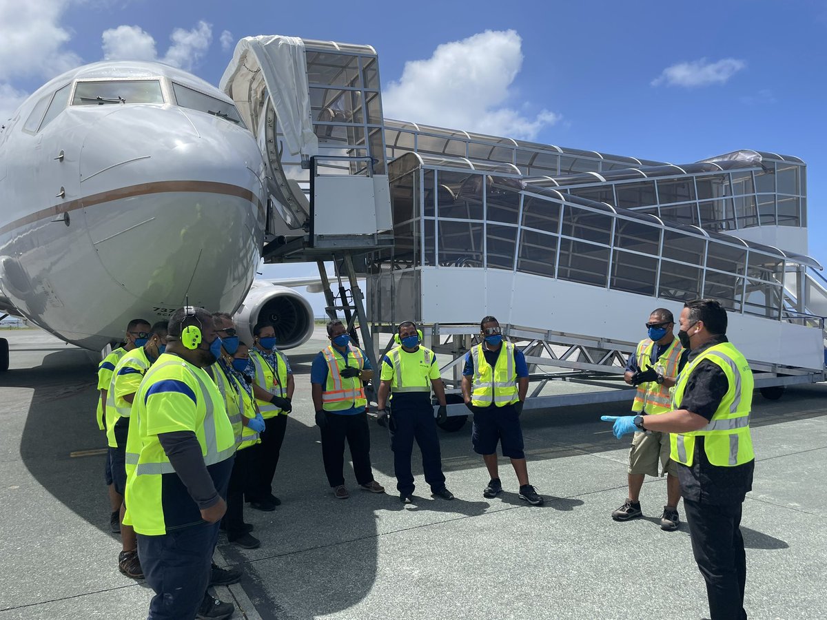 BaldeviaEilis's tweet photo. It was awesome to be able to safely and briefly catch up with Team KSA on the Island Hopper flight. Thanks for the delicious local tangerines 🍊 for our onward flight! #safetyIownit #livesafe247 #virtualHigh5 #beingunited https://t.co/44gFweQjZf