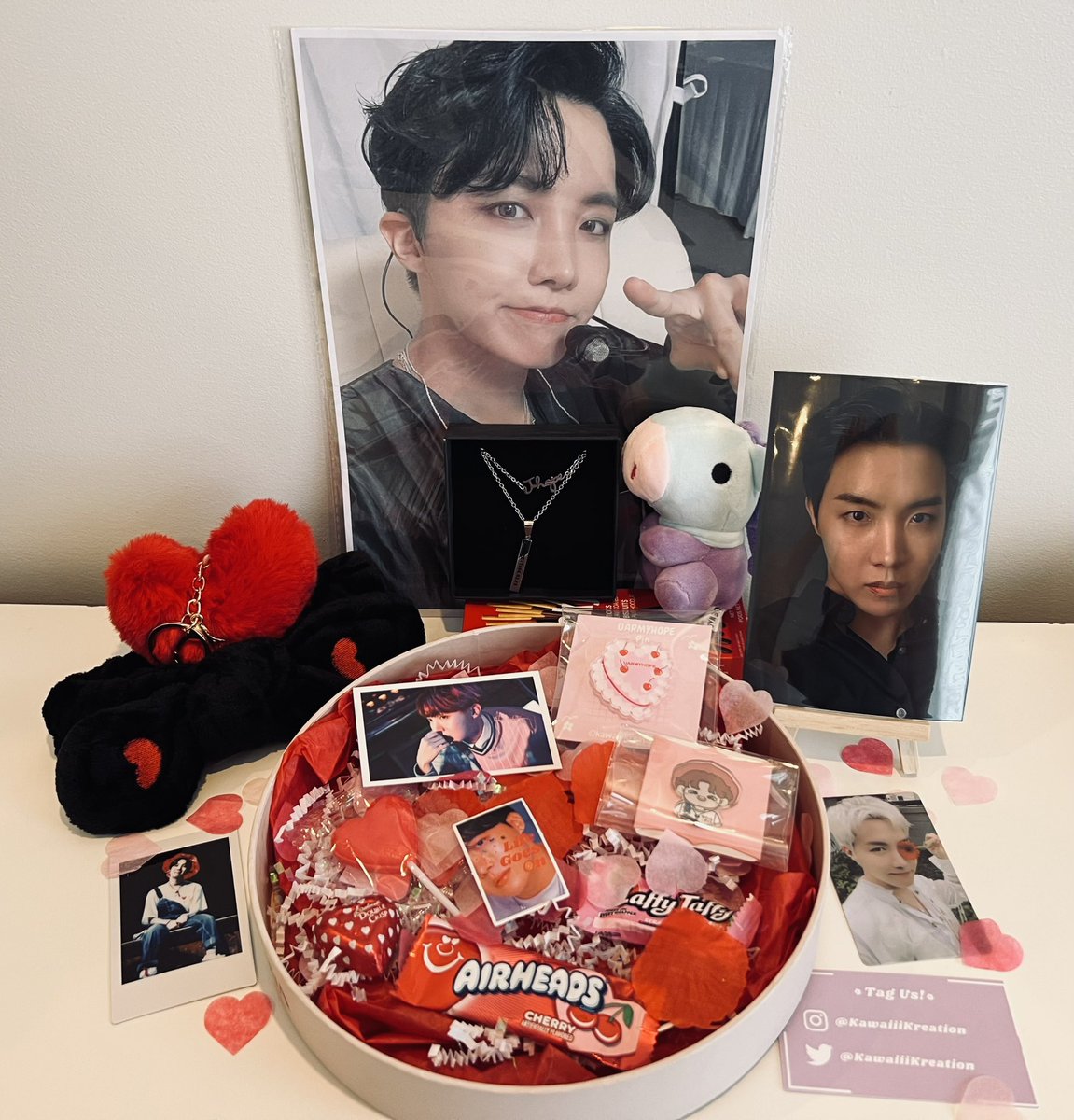 snowflowergifts's tweet photo. ੈ♡˳HOBI DAY GIFT BOX GA 
— 1 winner | worldwide 

gift box from @KawaiiiKreation ❤️

›  rt to enter 
›  ends feb 13th  
›  see reply for info https://t.co/D2Wo496LEK