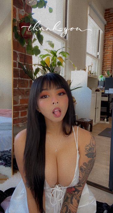 my hair is getting so long 😻 https://t.co/oz3NHUnvHk<a href="/tag/throne"class="tags"><span>#throne</span></a><a href="/tag/wishlist"class="tags"><span>#wishlist</span></a>