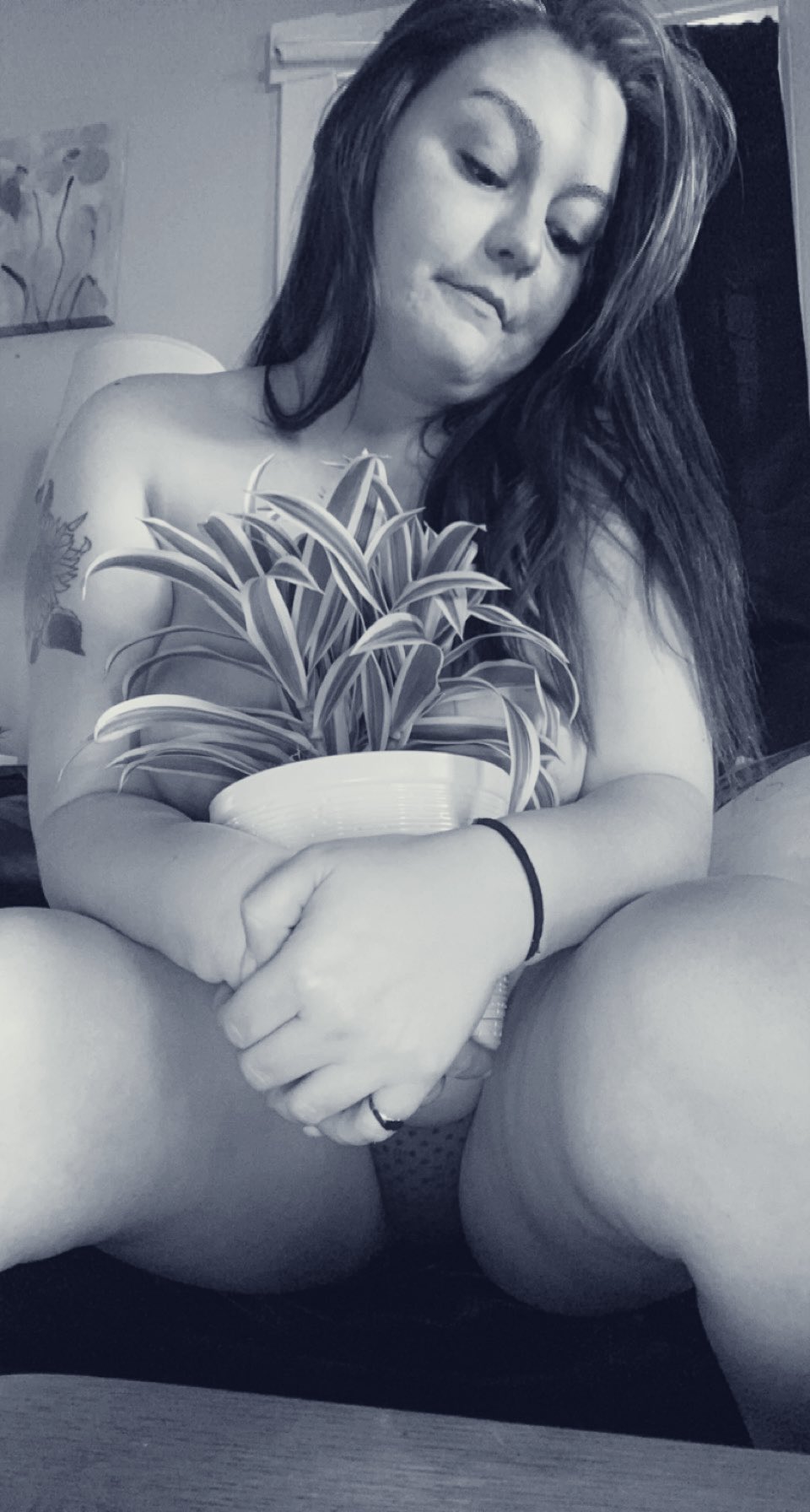 🪴😘🥵 https://t.co/cvzv2o8x7D