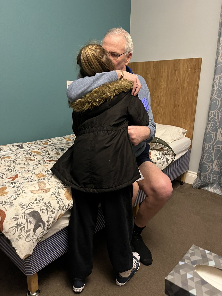 tyneale_ellis82's tweet photo. 1st hug since Christmas they definitely missed each other ❤️❤️ https://t.co/K7Dw7OFSgZ