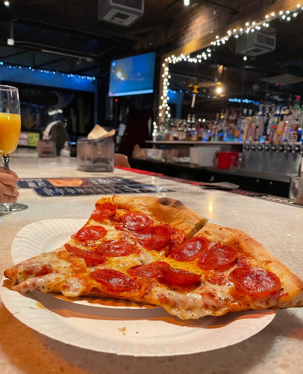 It's #NationalPizzaDay! Celebrate with #HappyHour and a slice...or 2 from next door at <a href="/brooklynpizzaco/">Brooklyn Pizza</a>! 😋🍕

#tucson #4thavetucson