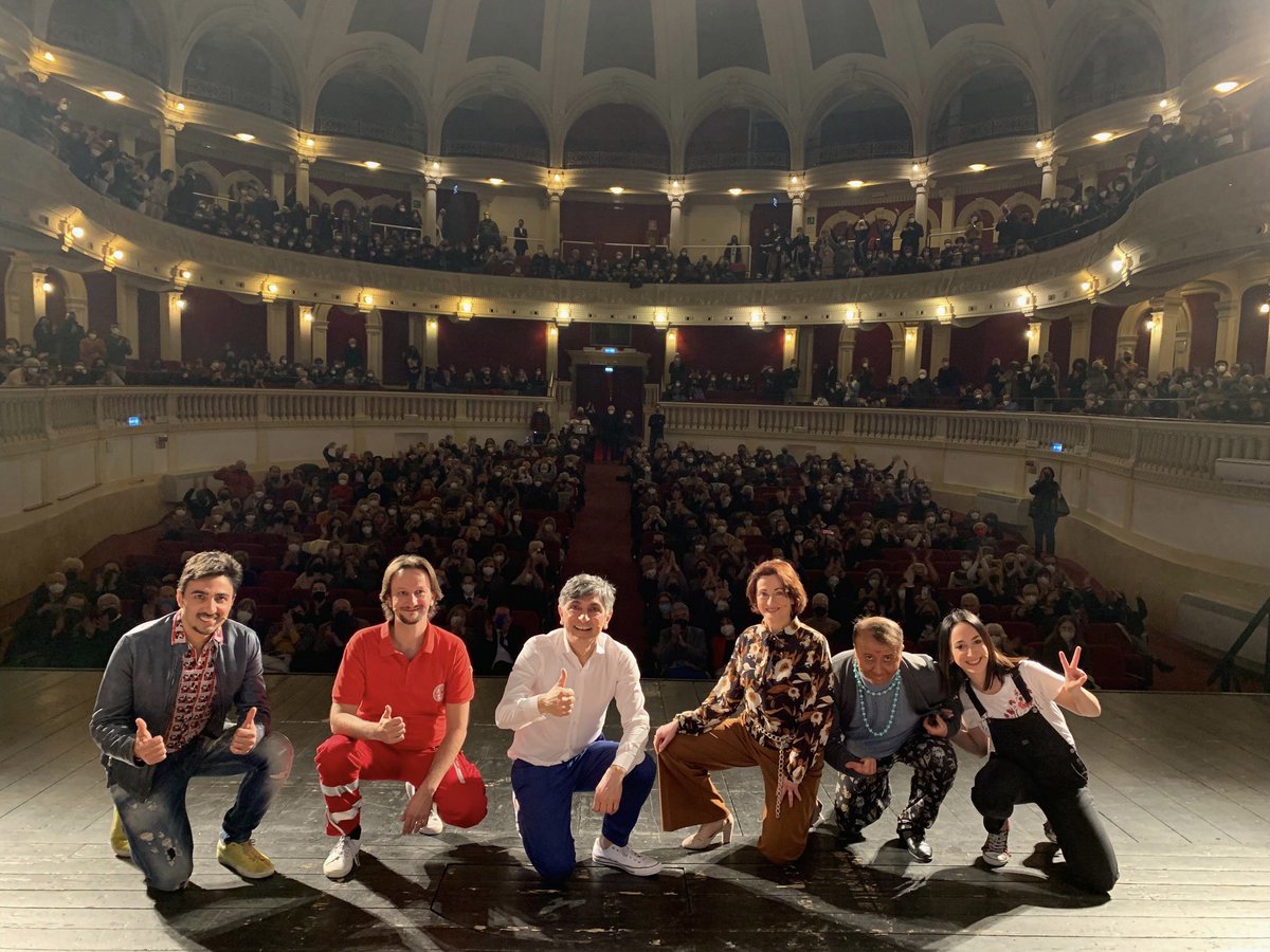 Prima al Teatro Nuovo di Ferrara!!❤️🎭
#napoletanoefammenapizza #tournée #iovadoateatro #ferrara #teatro #spettacolo