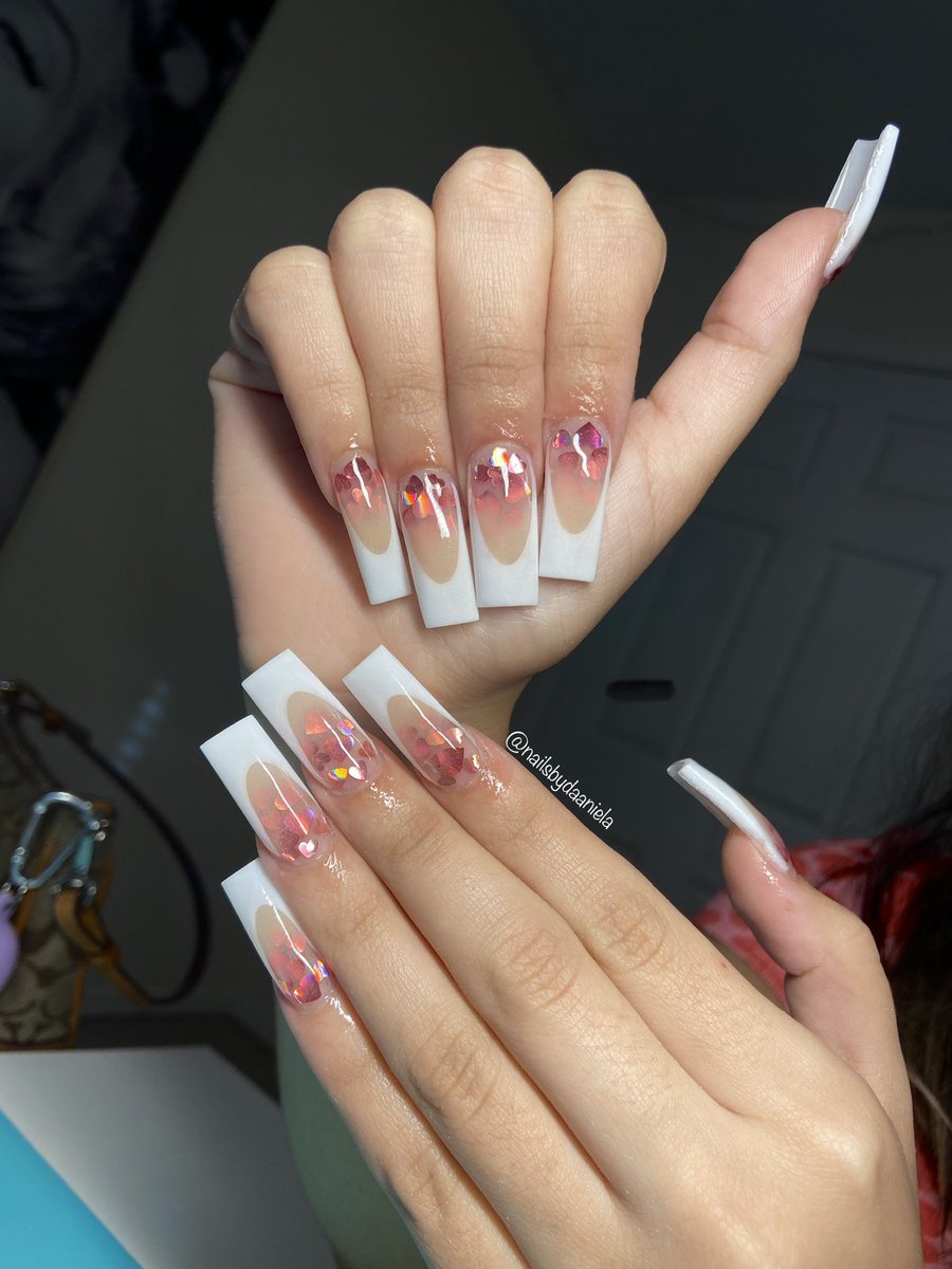 Dani_e1aa's tweet photo. Classic white frenchies but make it valentines 💗💗💗 https://t.co/ELqlbc8Lxp