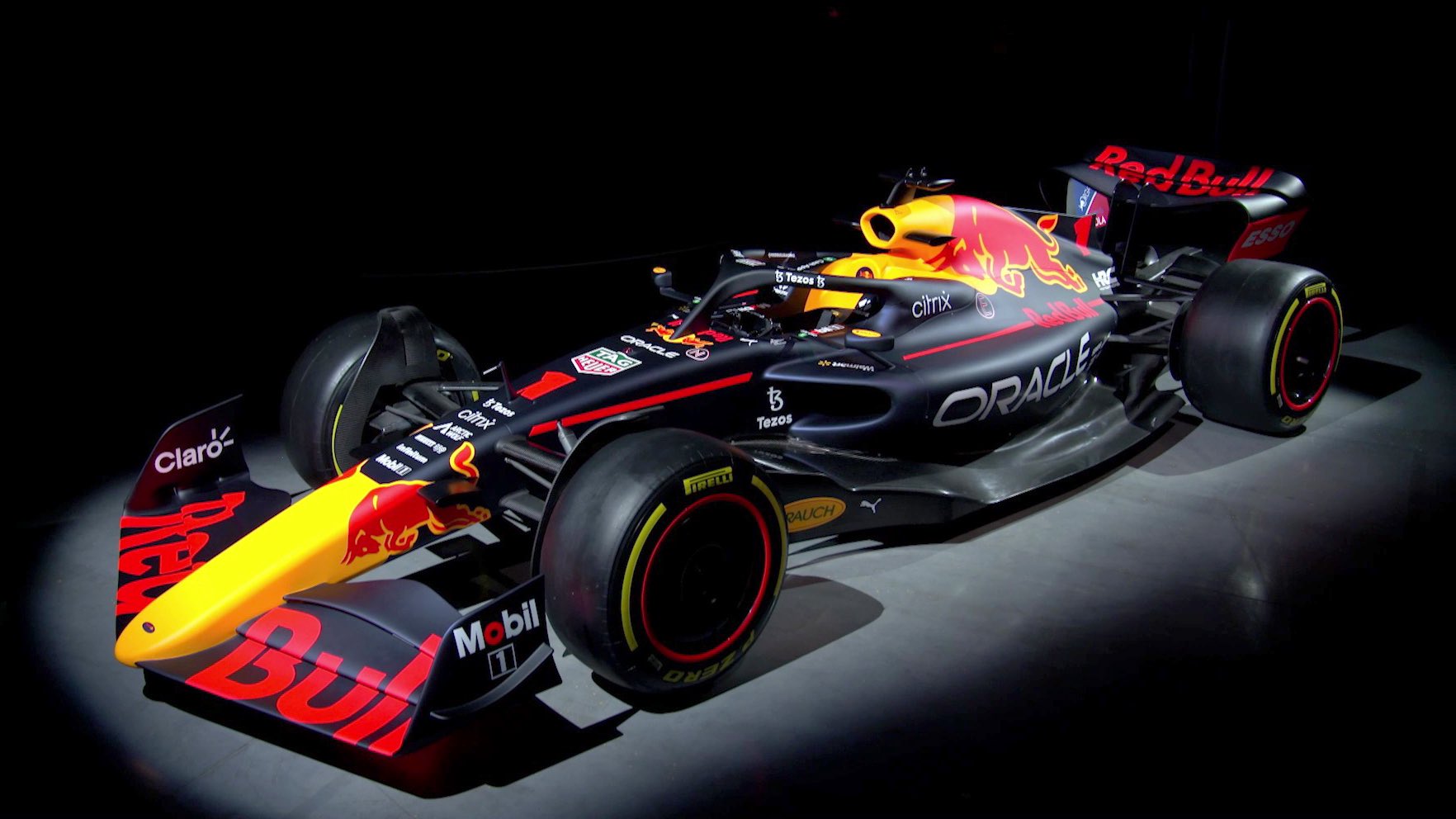 Twitter 上的 ゆういち レッドブル が22年シーズンのマシンであるrb18を発表 14年以来8年ぶりにf1で復活するカーナンバー1 Oracleがタイトルスポンサーに就任 スタイリッシュなマシンで カッコいいな そしてやはりホンダのエンブレムやhondaはスポンサードされず