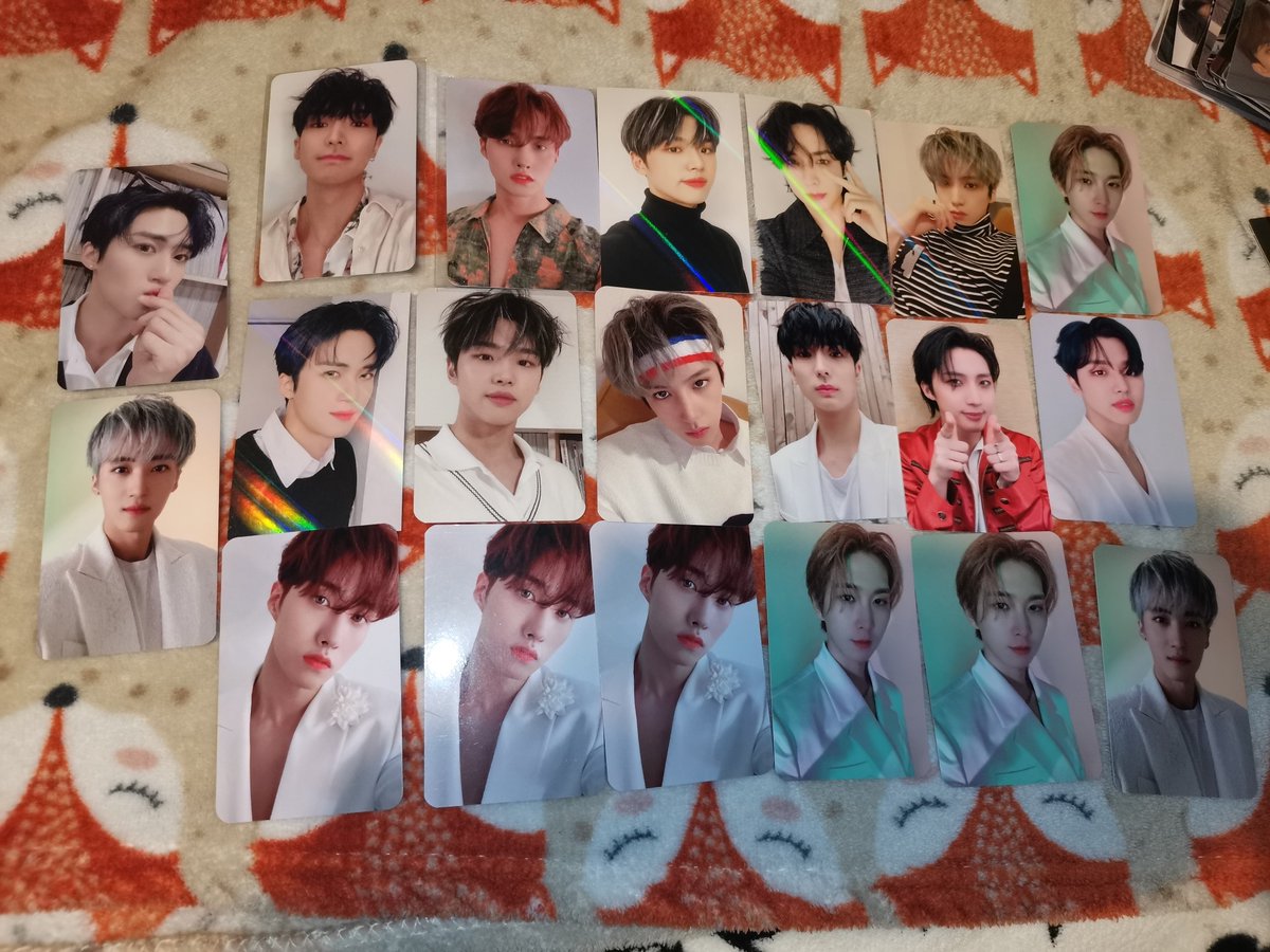 #summerlixstock 
WTS
Pentagon MMT / Makestar / Ktown4u Misc Photocards
🌸 Perfect condition
£6.50 each not including shipping