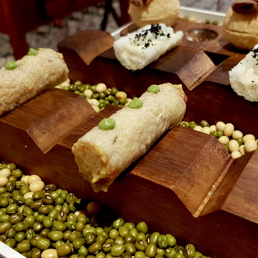 TwoStomachs's tweet photo. This isn’t your regular Spanish restaurant. It is an experimental testing laboratory where bold and creative dishes that push the boundaries of flavours and traditions are masterfully cooked and artistically presented. You will be in for a gastronomical experience @backtapasrest