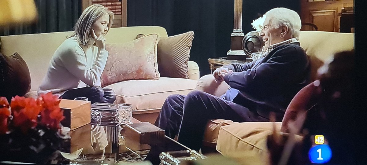 Tremendo Vargas Llosa!!!. La historia y la política no fueron, ni serán  lo suyo. No entiende una Alemania con Hitler, pero si un Perú  con Keiko Fujimori. Quien eres Vargas Llosa? Alguna vez te escuchas?. #LasTresPuertas2