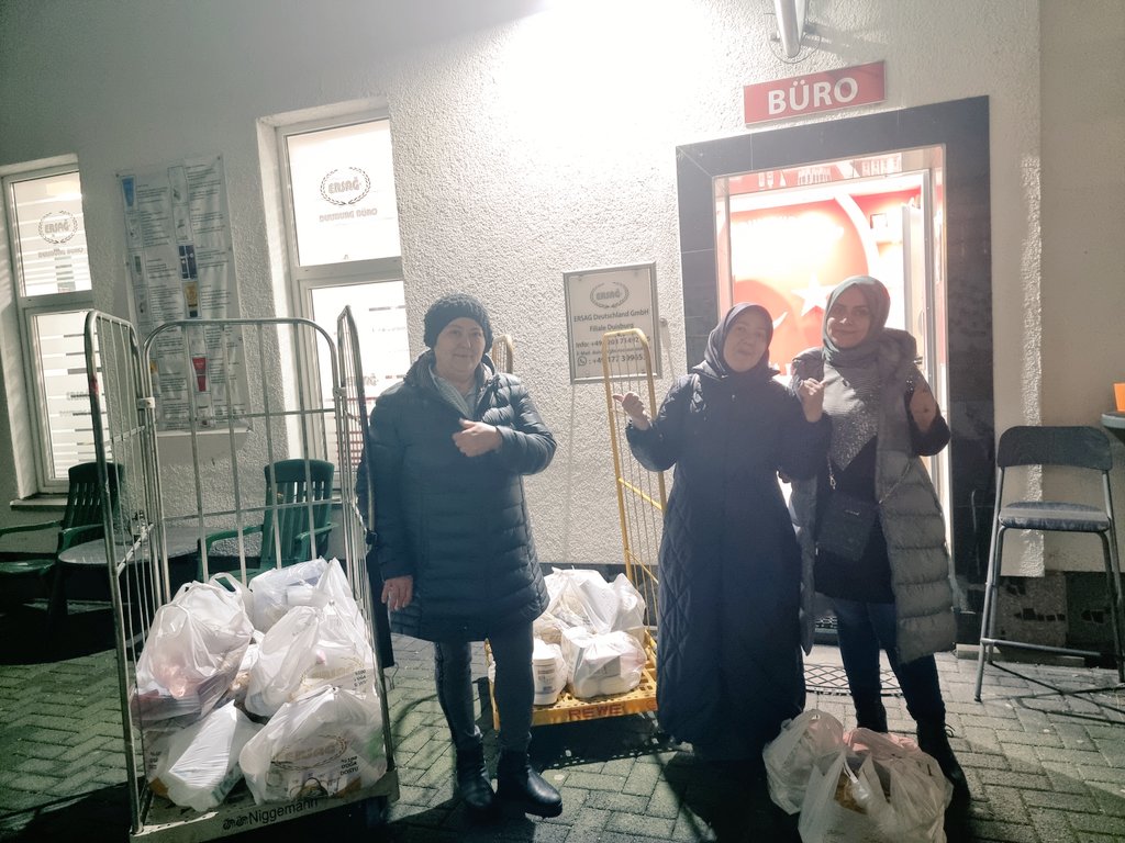 NebahatAkkaya4's tweet photo. Bu akşam Duisburgbüroya yeni ürünlerimizi aldik @burak_kaya74 Gonül Müdürüm sağ olsun saat 22 biz calismalara devam @EsmaBronz ,Esma Müdür��rüm le.
@AysenOz9 🇹🇷🇹🇷🇹🇷 https://t.co/9RuBDjNzyd
