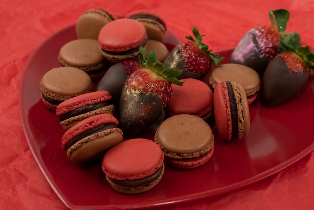 Our love for Chocolate Covered Strawberry macarons is un-berry-able. ❤️‍🔥🍓🍫😍

Which new flavor are you obsessed with?