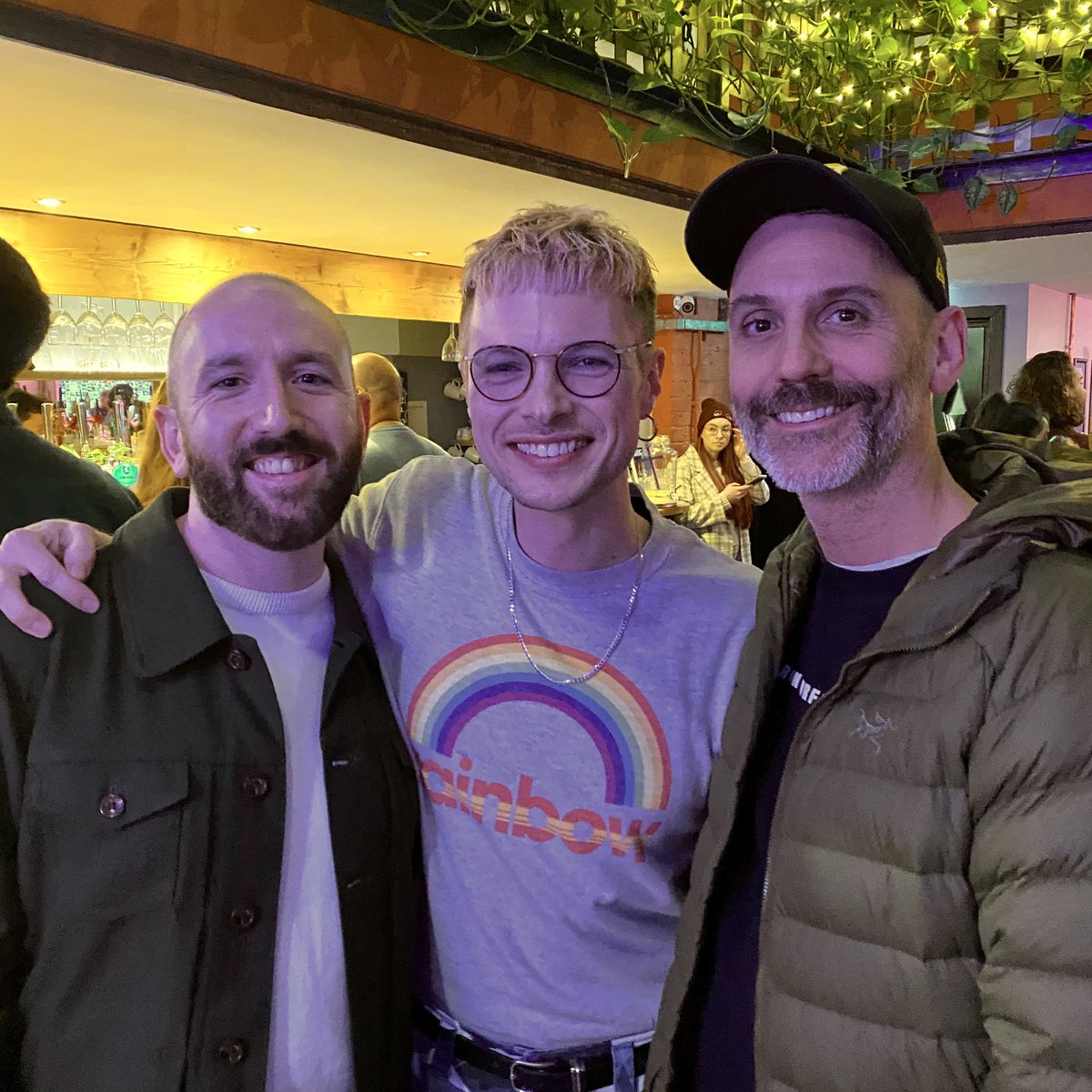 Look who I found in the audience for ma show tonight <a href="/ThePleasance/">Pleasance</a> 

Gloria! <a href="/davidcarlyle_/">David Carlyle</a> and #ItsASin director extraordinaire @PeterHoar8 ❤️