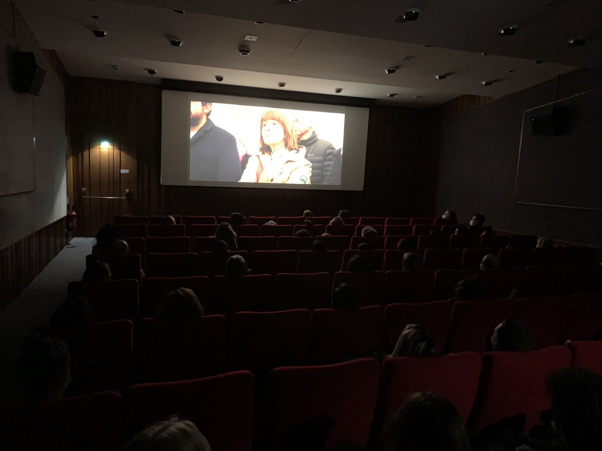 marietamarelle's tweet photo. Projection du film « Elle m’a sauvée » ce soir à @AssembleeNat
Merci à @LauraetAlice, aux parents de Julie #Douib, aux acteurs et à l’équipe @M6pro d’avoir accepté de venir débattre avec les députés et associations présents
Un film qui bouscule et interpelle.
#DirectAN https://t.co/wm0OTq57g8