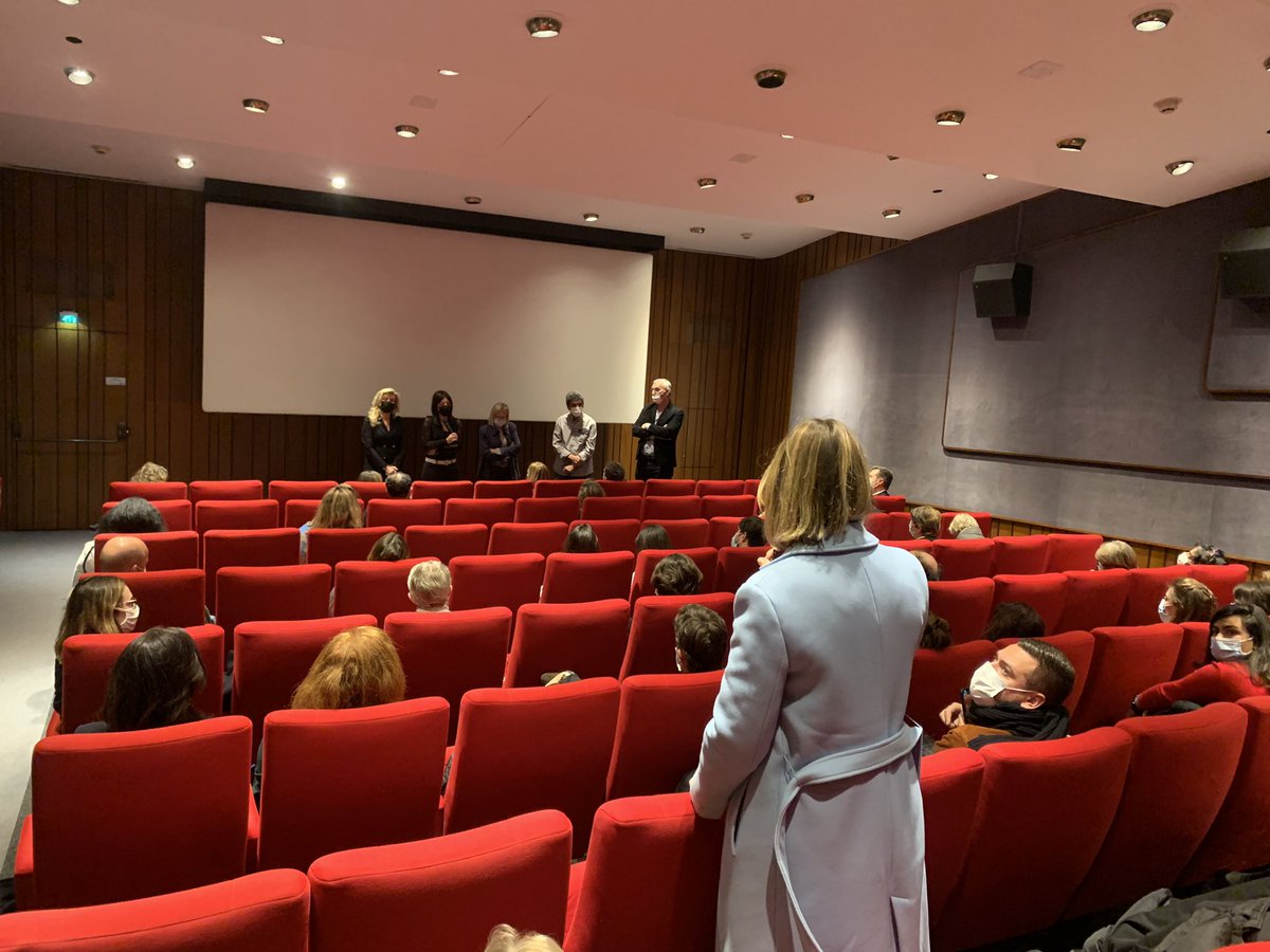 marietamarelle's tweet photo. Projection du film « Elle m’a sauvée » ce soir à @AssembleeNat
Merci à @LauraetAlice, aux parents de Julie #Douib, aux acteurs et à l’équipe @M6pro d’avoir accepté de venir débattre avec les députés et associations présents
Un film qui bouscule et interpelle.
#DirectAN https://t.co/wm0OTq57g8