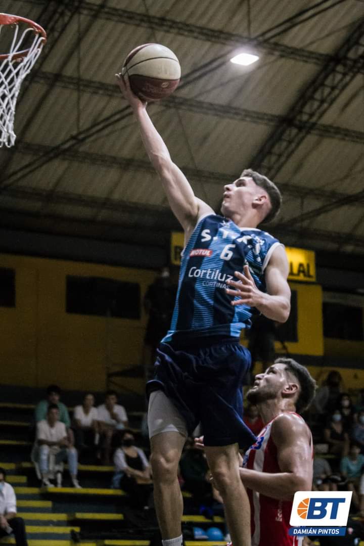 TeamRocaAgency's tweet photo. IGNACIO "NACHO" CASTRO
✍🏼Renueva su vinculo con @RapidoSan por el metro 2022 despues de un gran torneo en el DTA 
🏆#Metro2022🇺🇾|| #TeamRoca🏀
📷 @BasquetTotal @DamiPintos22 https://t.co/bjphMcoqMG