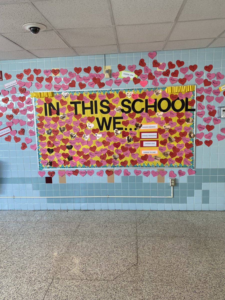 NFilewiczPE's tweet image. Positive school culture is continuing to grow at Glen Avenue as new student work is being presented along with positive and loving messages being shared throughout the building! Teachers are so proud of their scholars hard work this winter! #EDLD510S22 #CS5 #TransparencyRules