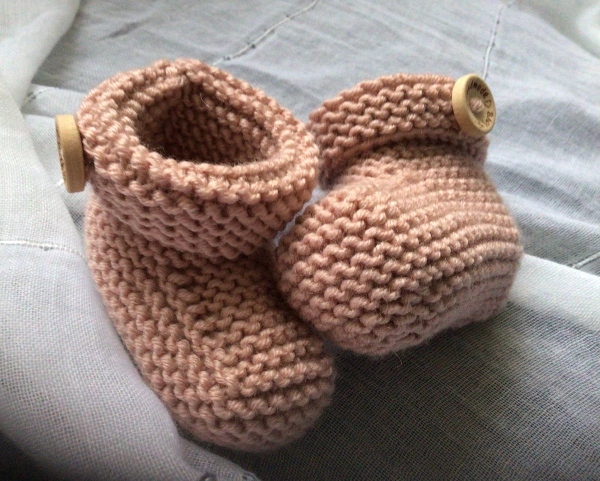 PrettyPram's tweet photo. Excited to share this item from my #etsy shop: Hand Knitted Dusky Pink Baby Booties, Boxed with Announcement Card or Gift Card. Ideal gender reveal or baby shower gift #gender #girl #merinoyarn #shower #reveal #pregnancy #boxed #gift #newborn https://t.co/kQAMKxkDvb https://t.co/UCgFmiT4Yw