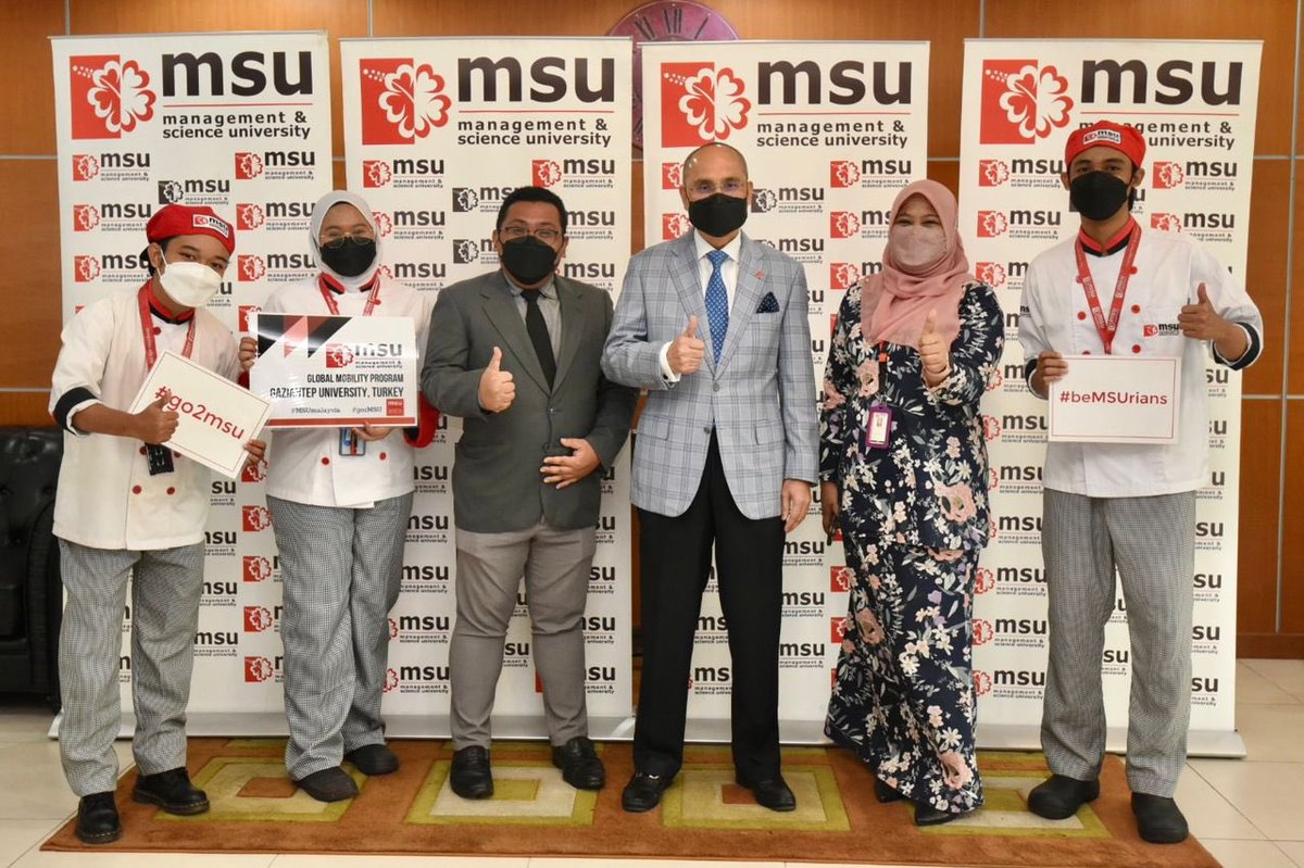 MohdShukriYajid's tweet photo. Safe journey to Muhammad Amirul Fikri, Daniel Haqeem &amp; Syafinas Suraya from @MSUmalaysiaSHCA under the Gobal Mobility Program to Gaziantep University, Turkey. Enjoy your experience there &amp; gain as much exposure as you an as part of your international exposure @gaziantepUniv https://t.co/eoMgB6x6eI